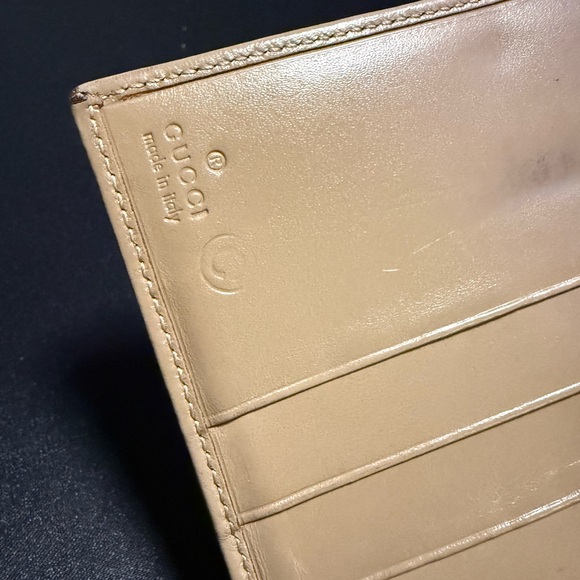 Gucci Beige Leather Bifold with Gold Buckle - Picture 4 of 11